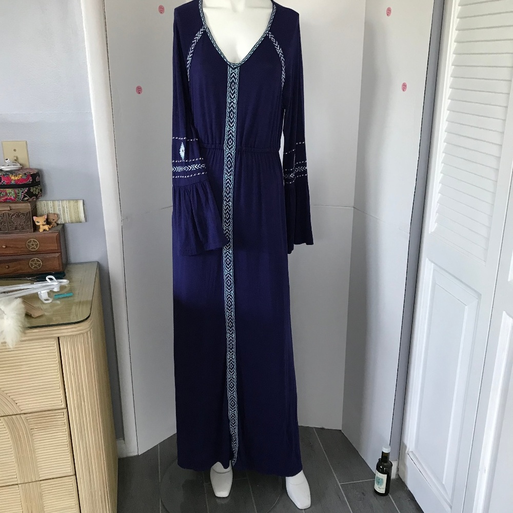 Neiman Marcus V-Neck embroidered dress Sz S (K-44)